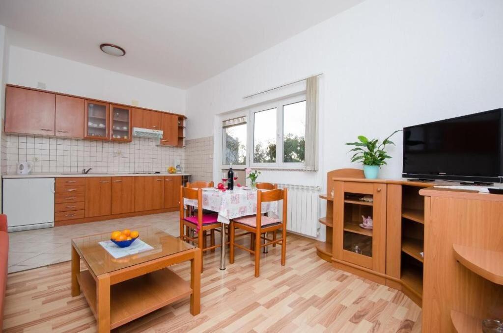 Apartments Krunoslav Punat Exterior photo